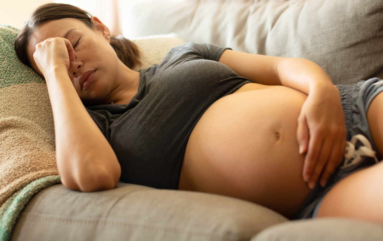 zwangere vrouw slaapt