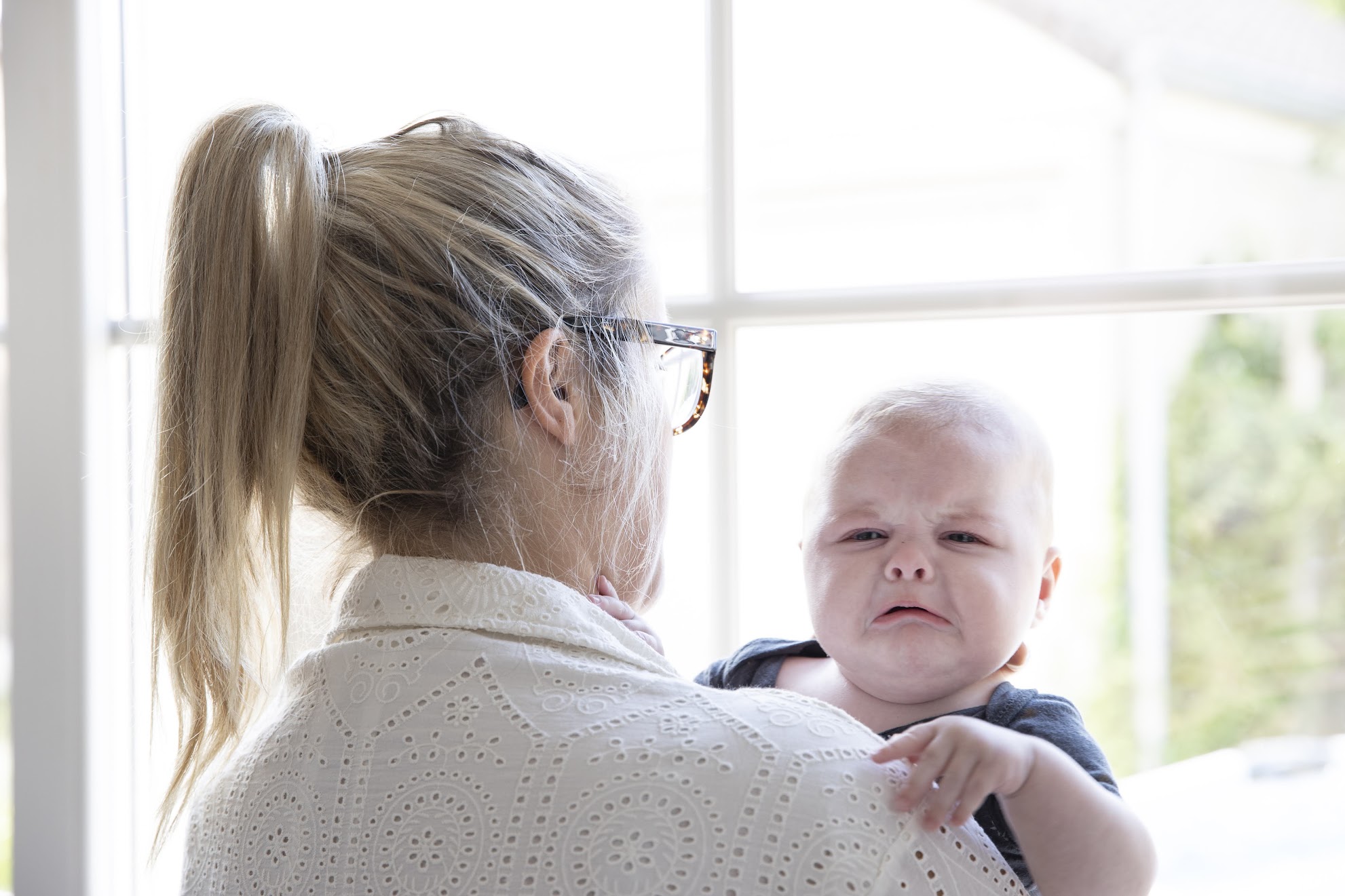 mama en huilende baby