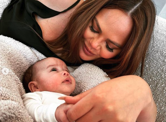 Chrissy Teigen en baby