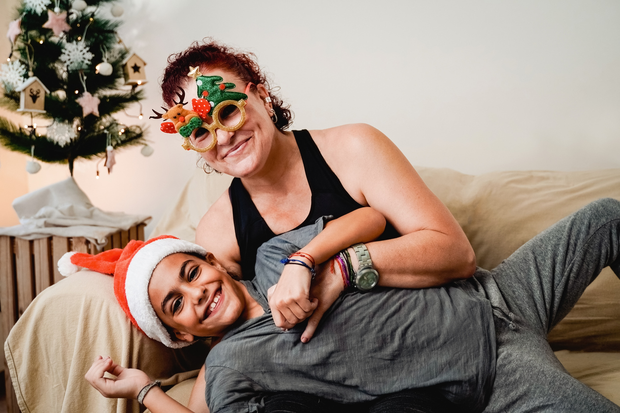 mama en zoon kerstmis