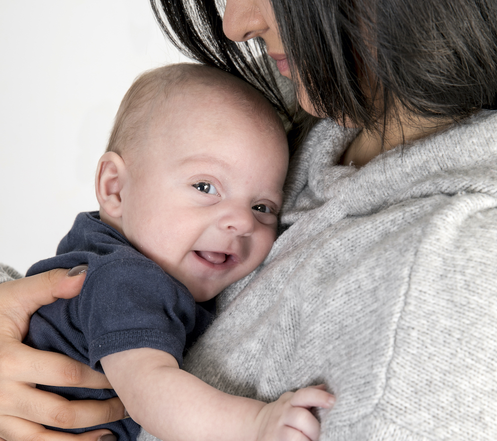 Mama met baby op de arm