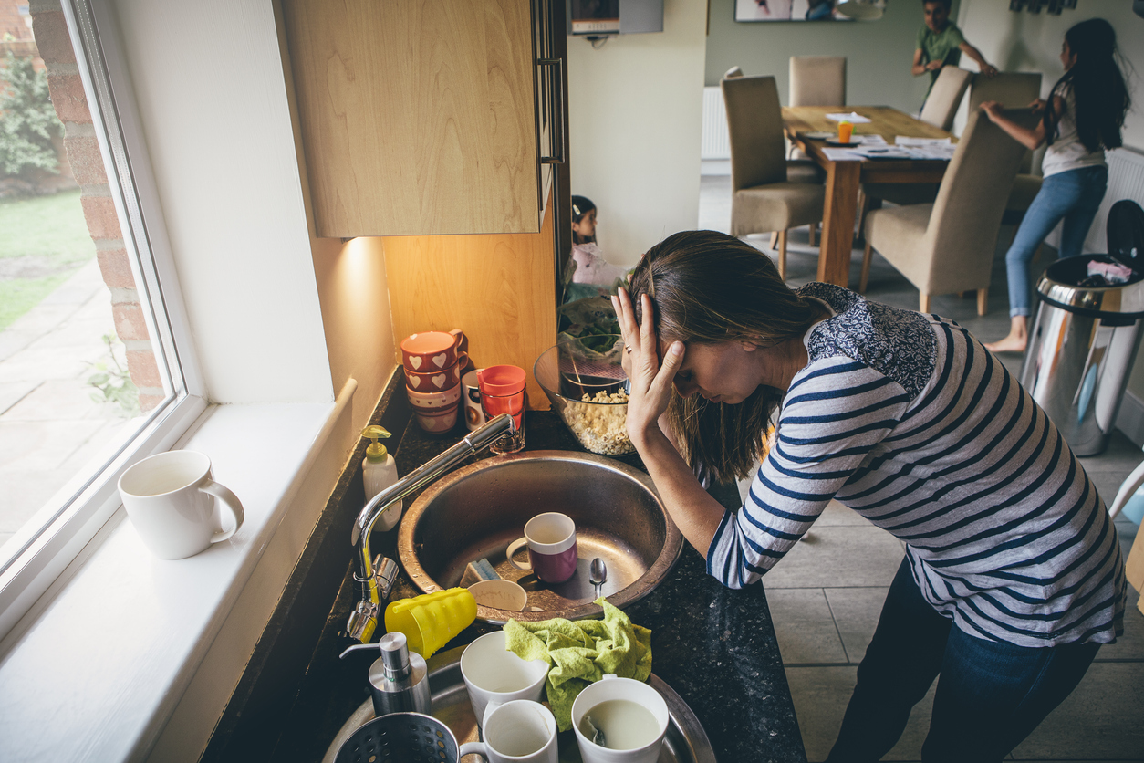 mama vermoeid keuken