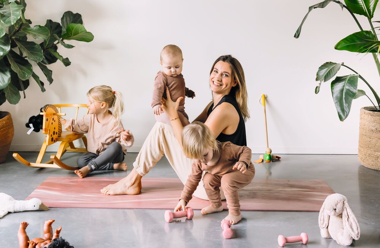 mama sporten met kinderen
