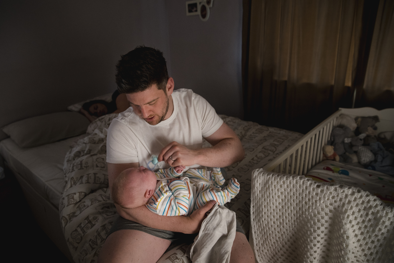 papa 's nachts opstaan bed slapen baby