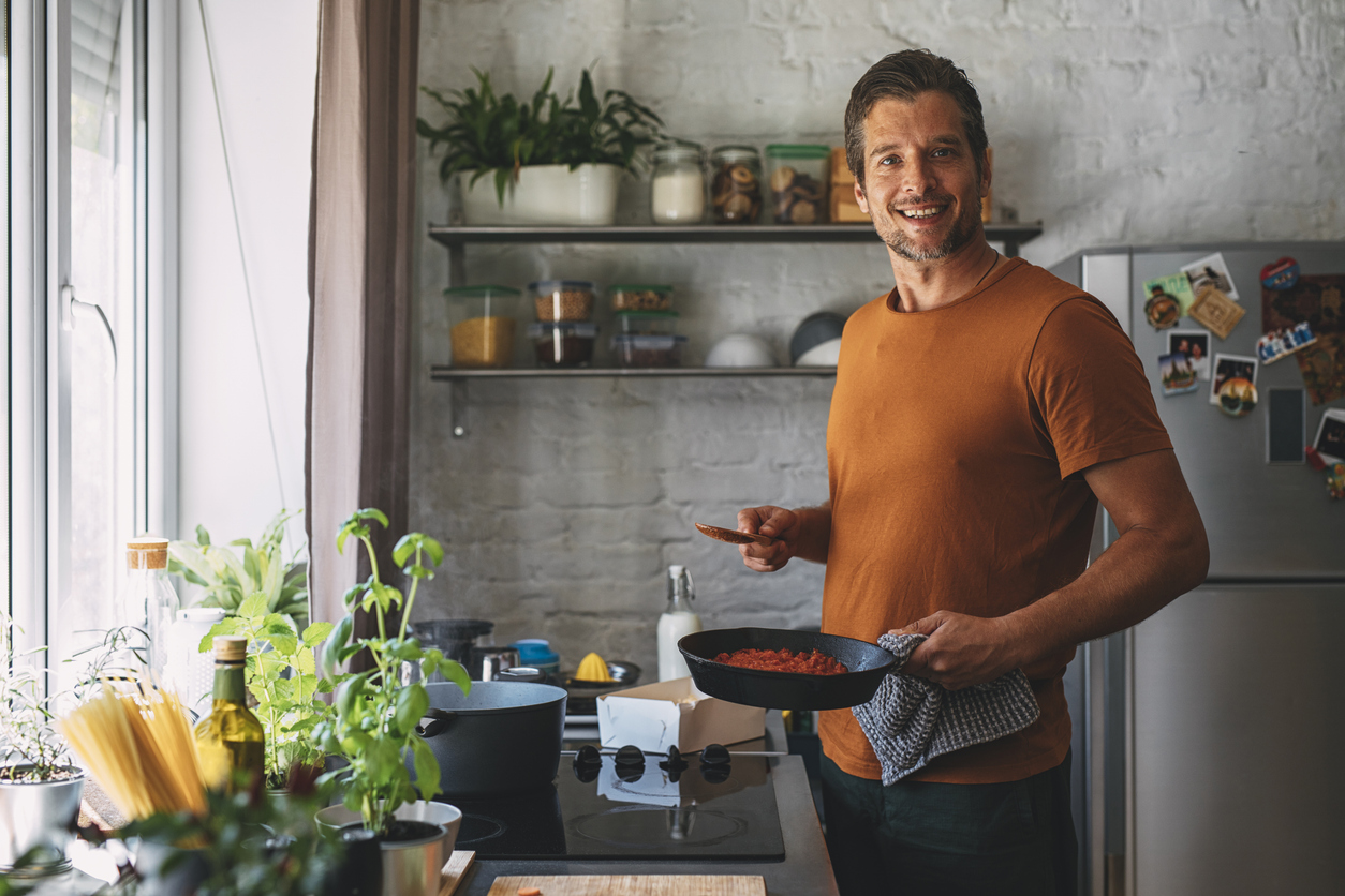 man in de keuken