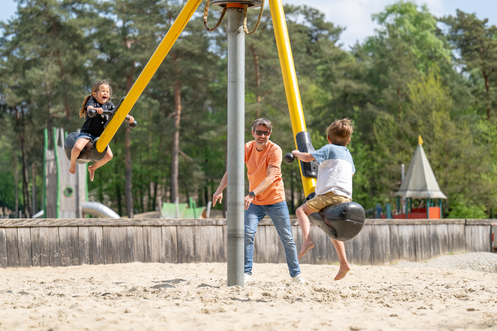 gezin beleeft daguitstap in Lilse Bergen