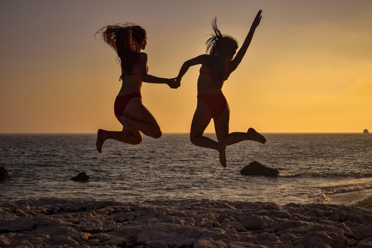 meisjes op het strand