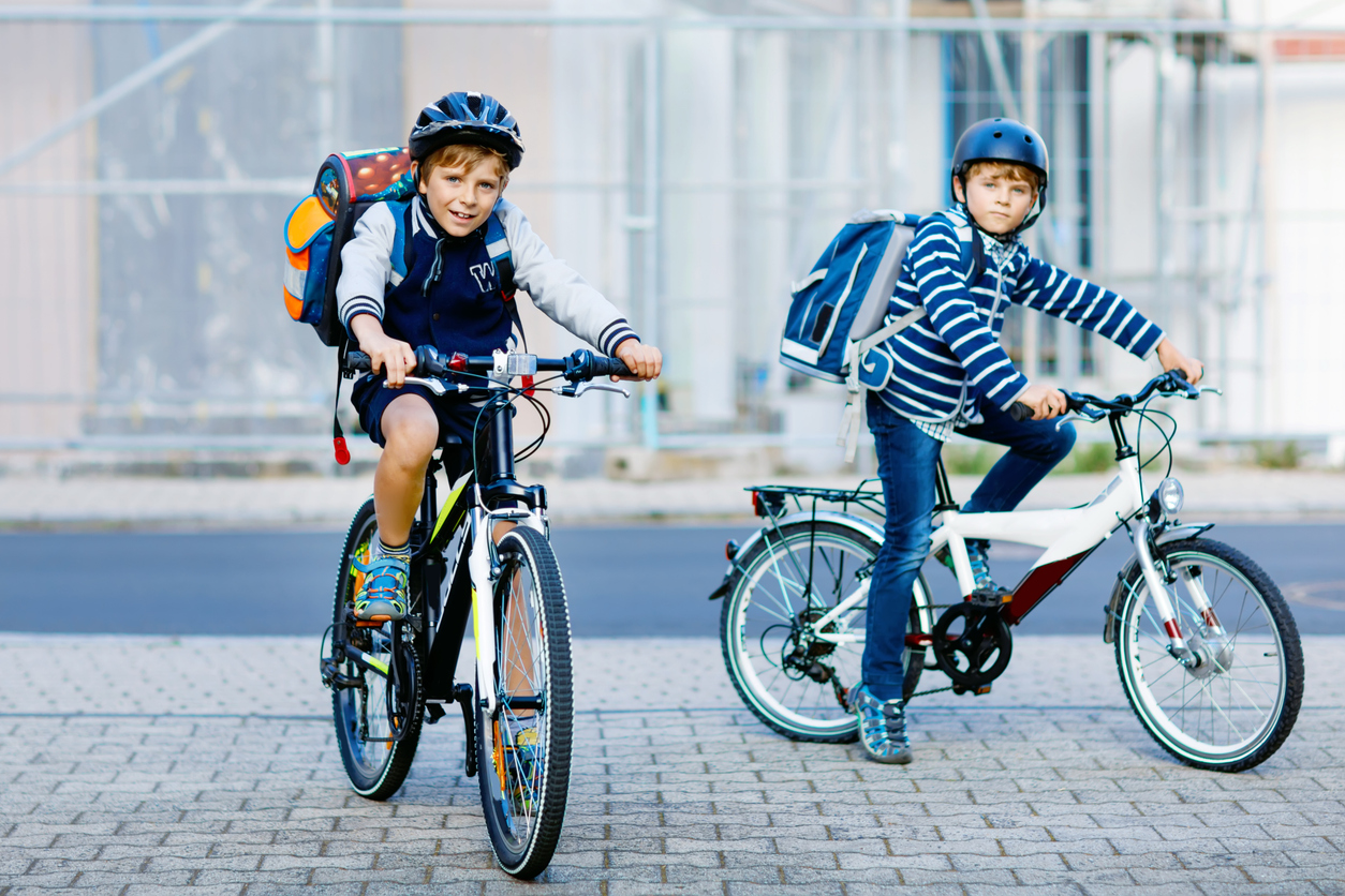 kinderen op fiets 