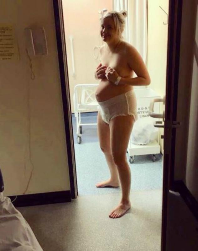Kritiek rechtop Strikt Mama deelt eerlijke foto: zo zie je eruit net na de bevalling | Mamabaas