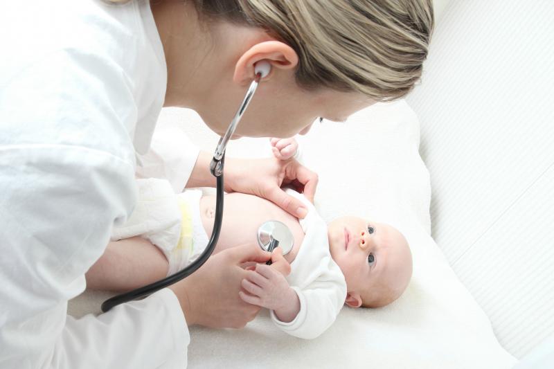 dokter met baby