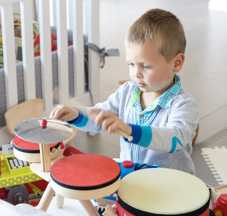 jongen met drum