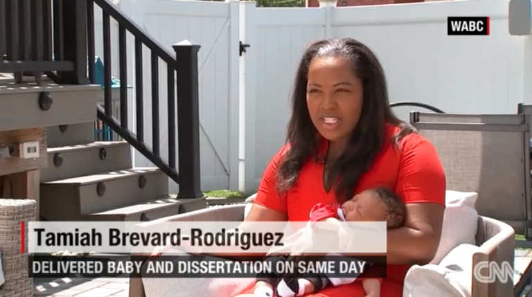 Tamiah Brevard-Rodriguez met haar baby