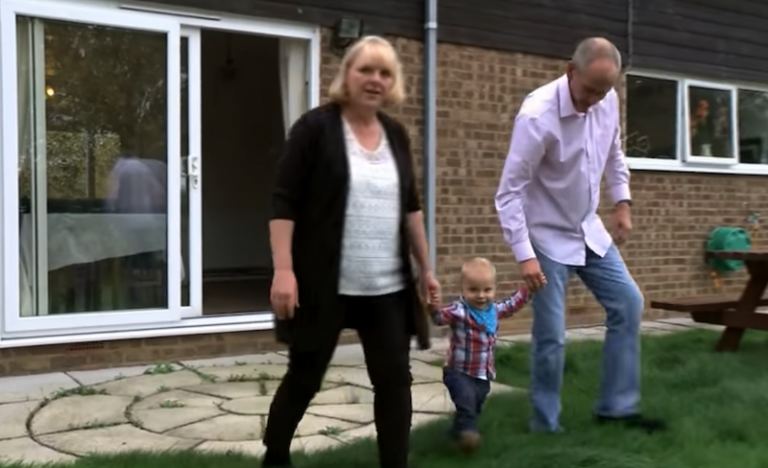 Louise Warneford en haar man Mark, en baby William