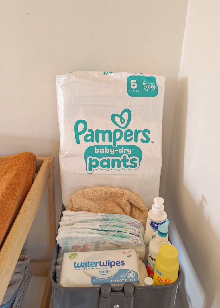 pampers