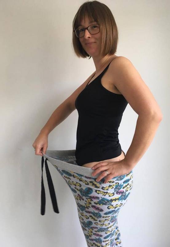 mama met te grote broek