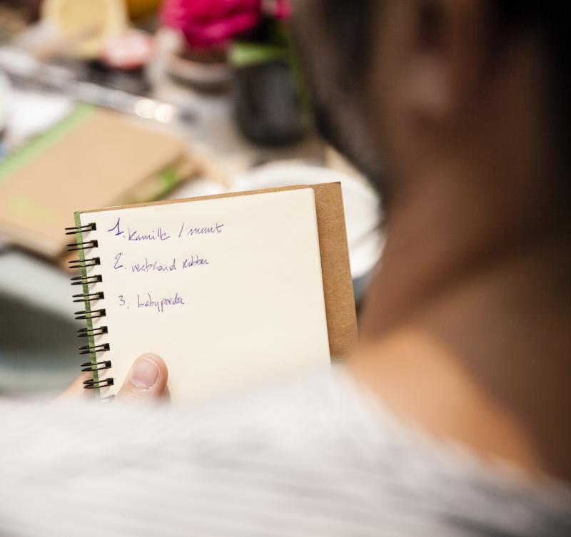 foto van vrouw met notaboekje