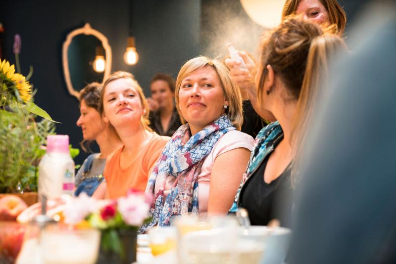 vrouwen luisteren