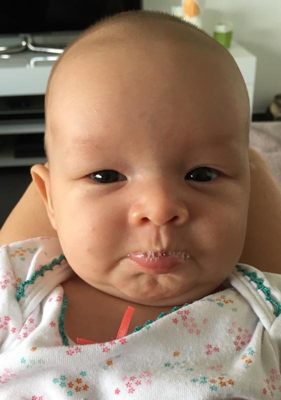 baby maakt bubbels