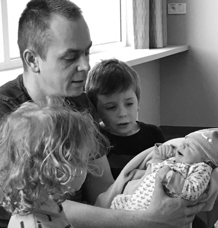 papa met kinderen en baby