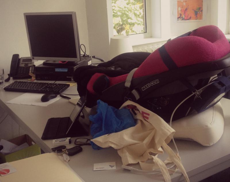bureau met maxi-cosi