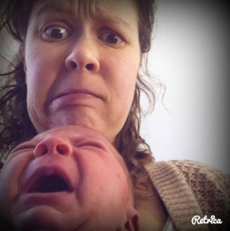 foto huilende baby met moeder