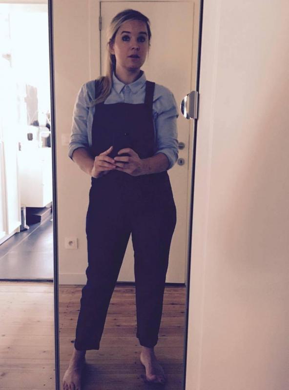mama neemt selfie in spiegel