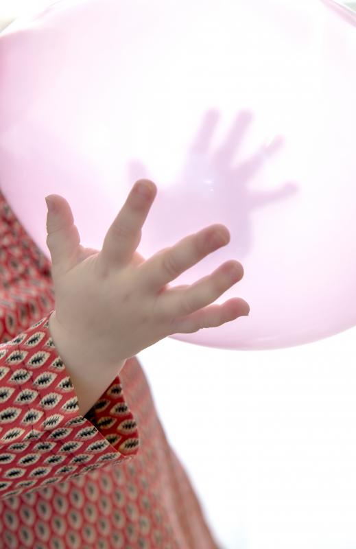 kind met ballon