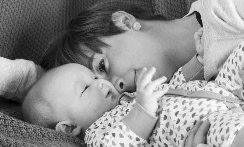 baby met mama in zetel