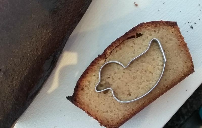 eendjesvorm ligt op de cake